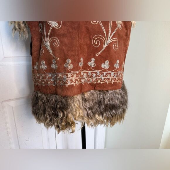 1970s Penny Lane Bohemian Embroidered Suede Vest with Yak Hair Trim - Picture 13 of 16